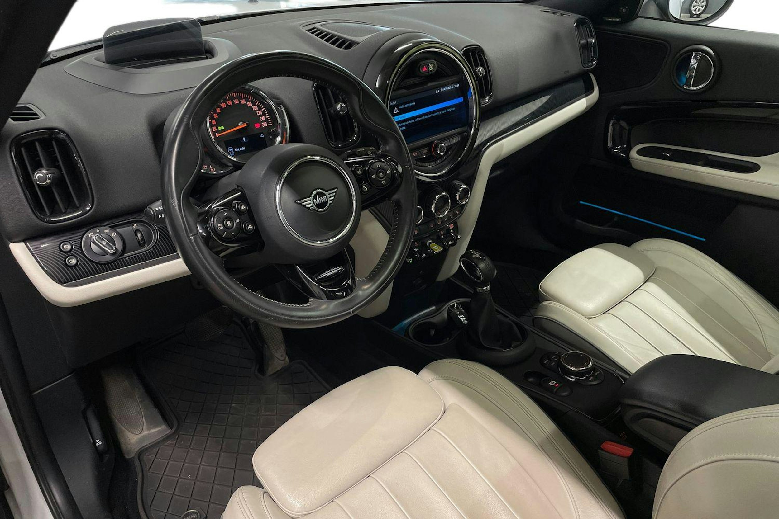 valkoinen Mini Countryman 2019 kuva 7.