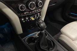 valkoinen Mini Countryman 2019 kuva 22.