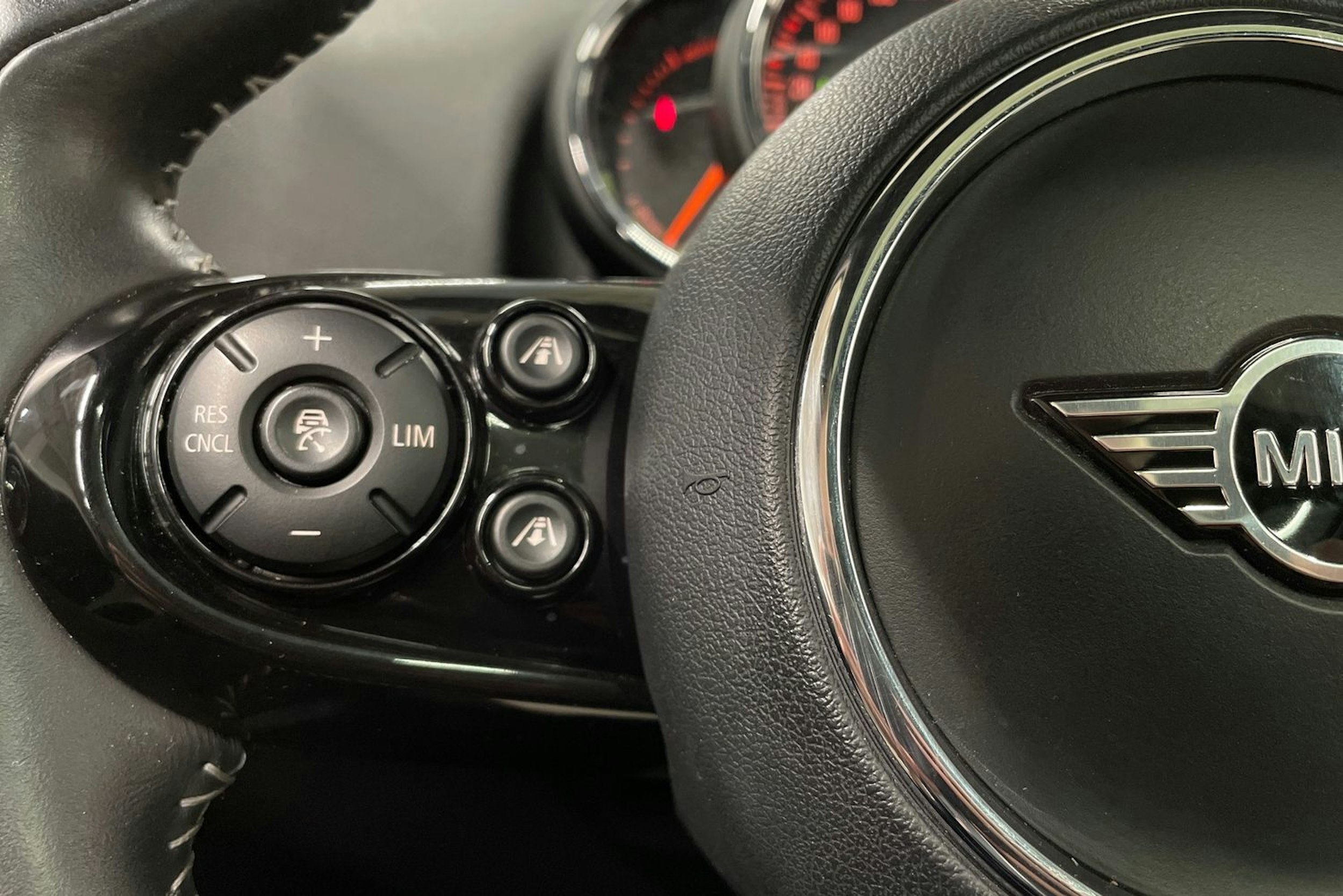 valkoinen Mini Countryman 2019 kuva 25.