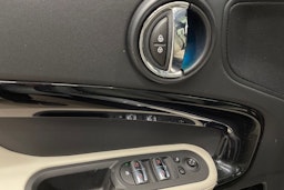 valkoinen Mini Countryman 2019 kuva 28.