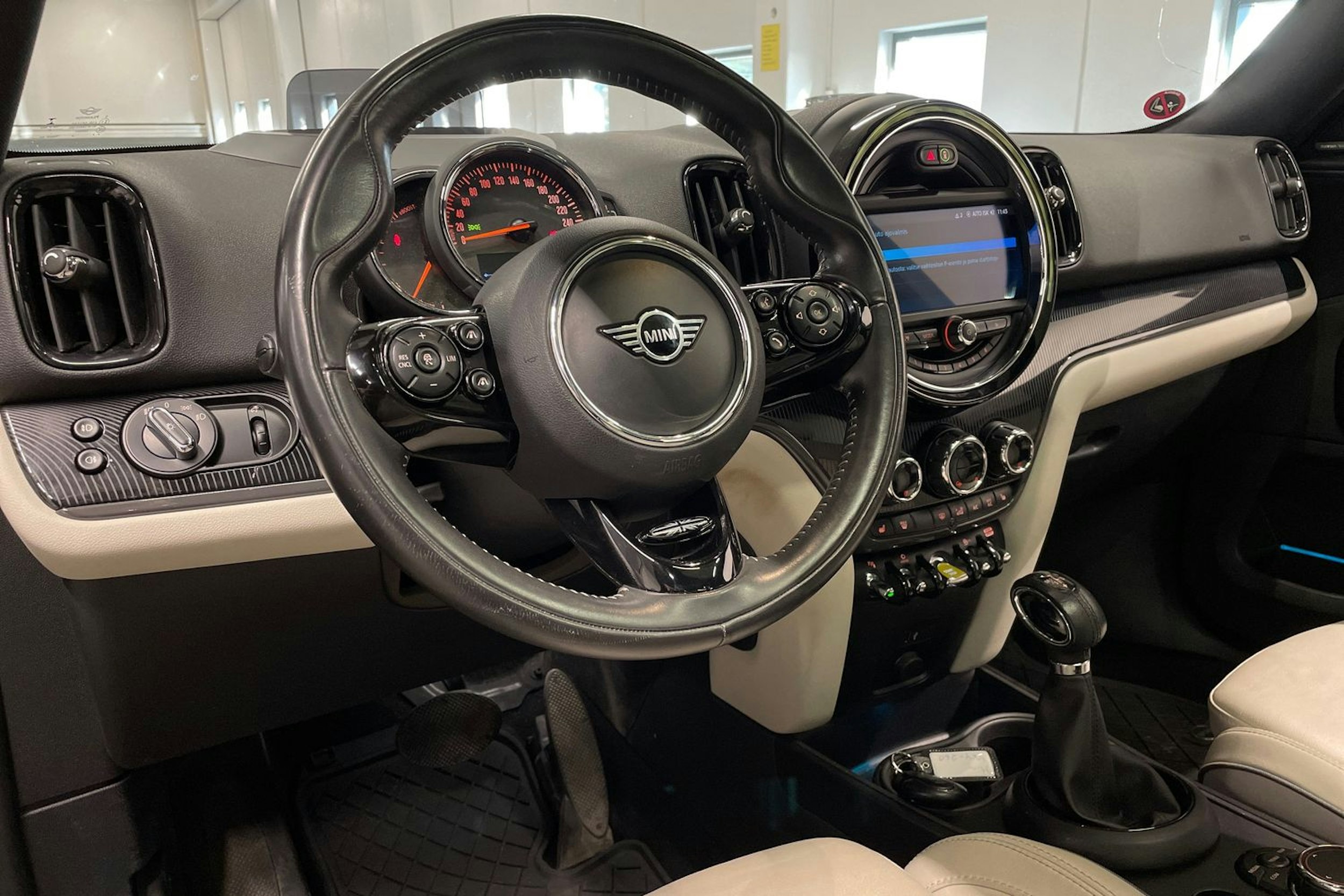 valkoinen Mini Countryman 2019 kuva 29.