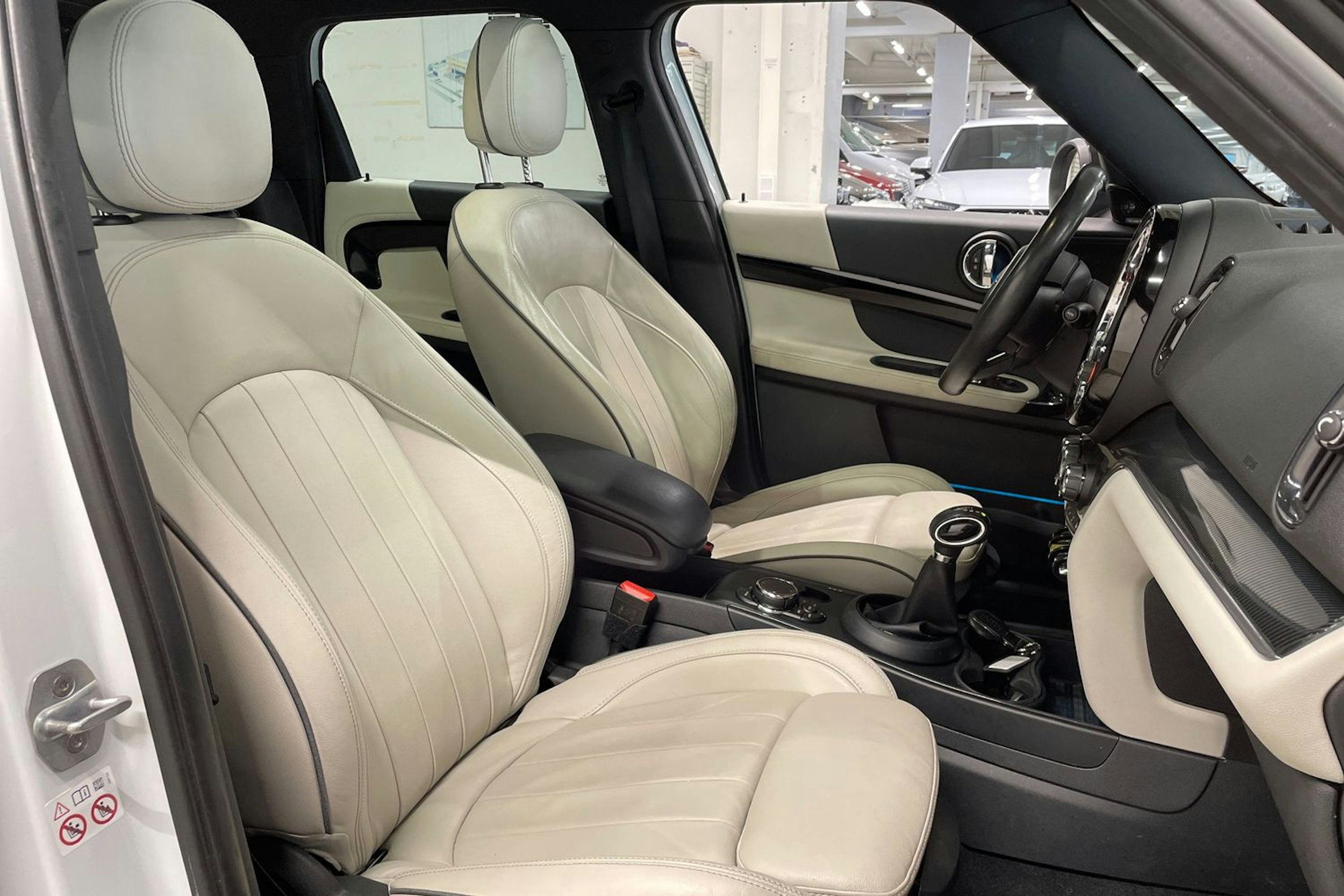 valkoinen Mini Countryman 2019 kuva 30.