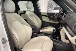 valkoinen Mini Countryman 2019 kuva 30.