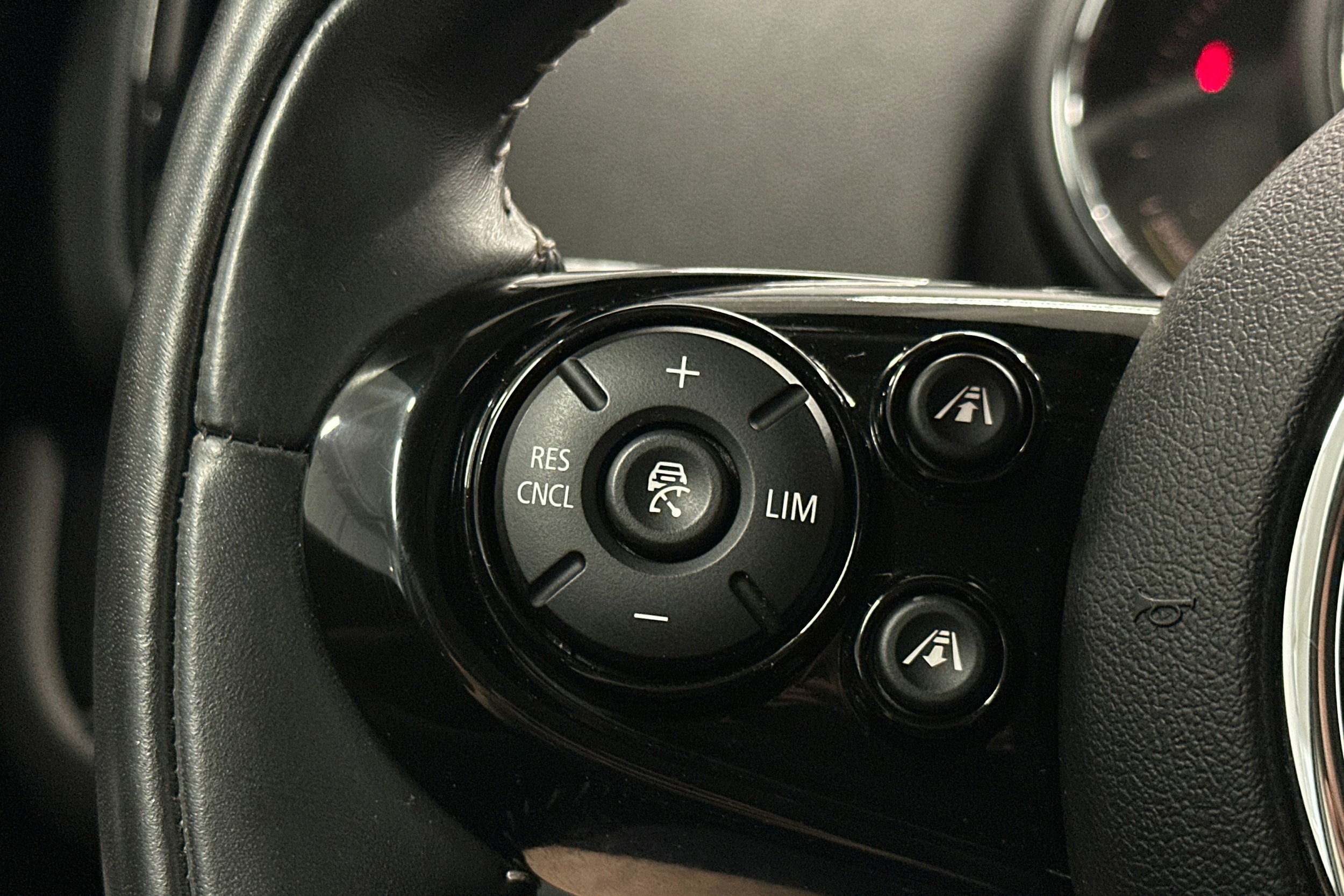musta Mini Countryman 2020 kuva 18.