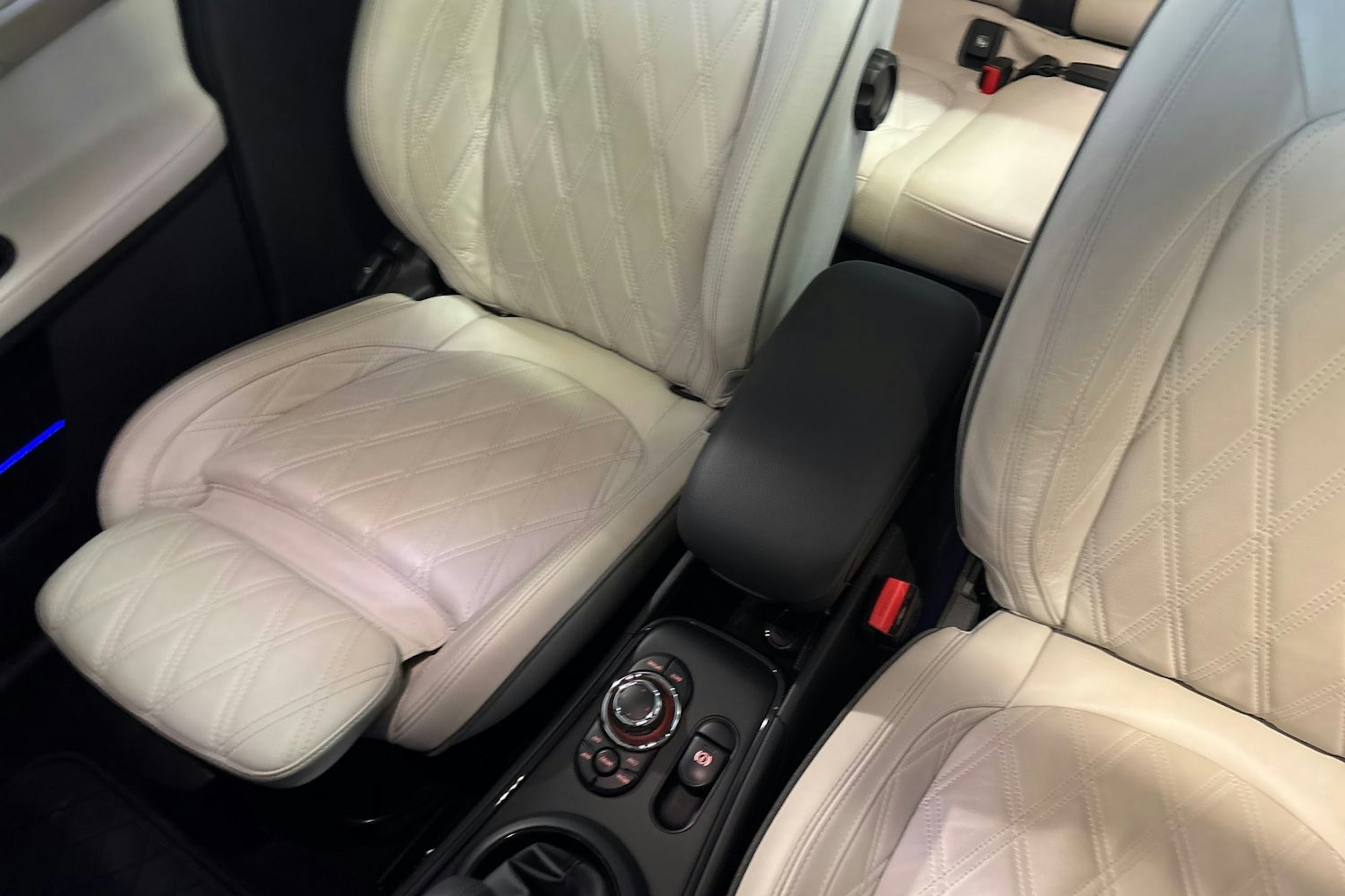 vihreä Mini Countryman 2022 kuva 25.