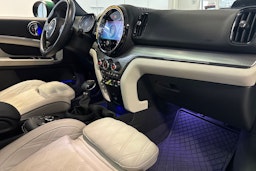 vihreä Mini Countryman 2022 kuva 26.