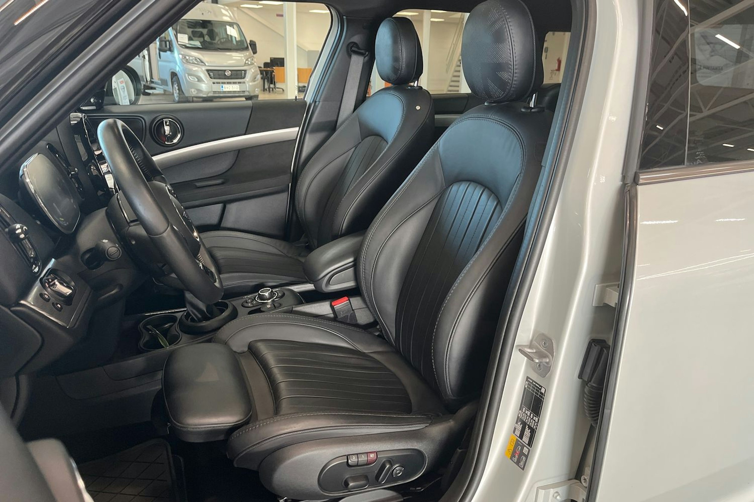 harmaa Mini Countryman 2023 kuva 14.