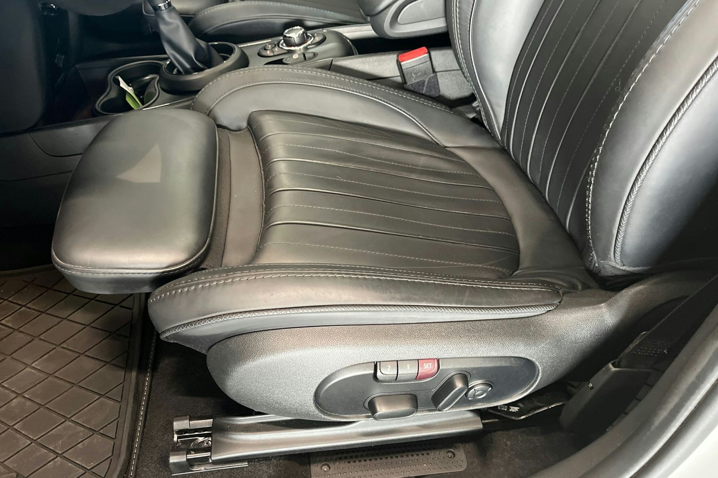 harmaa Mini Countryman 2023 kuva 15.