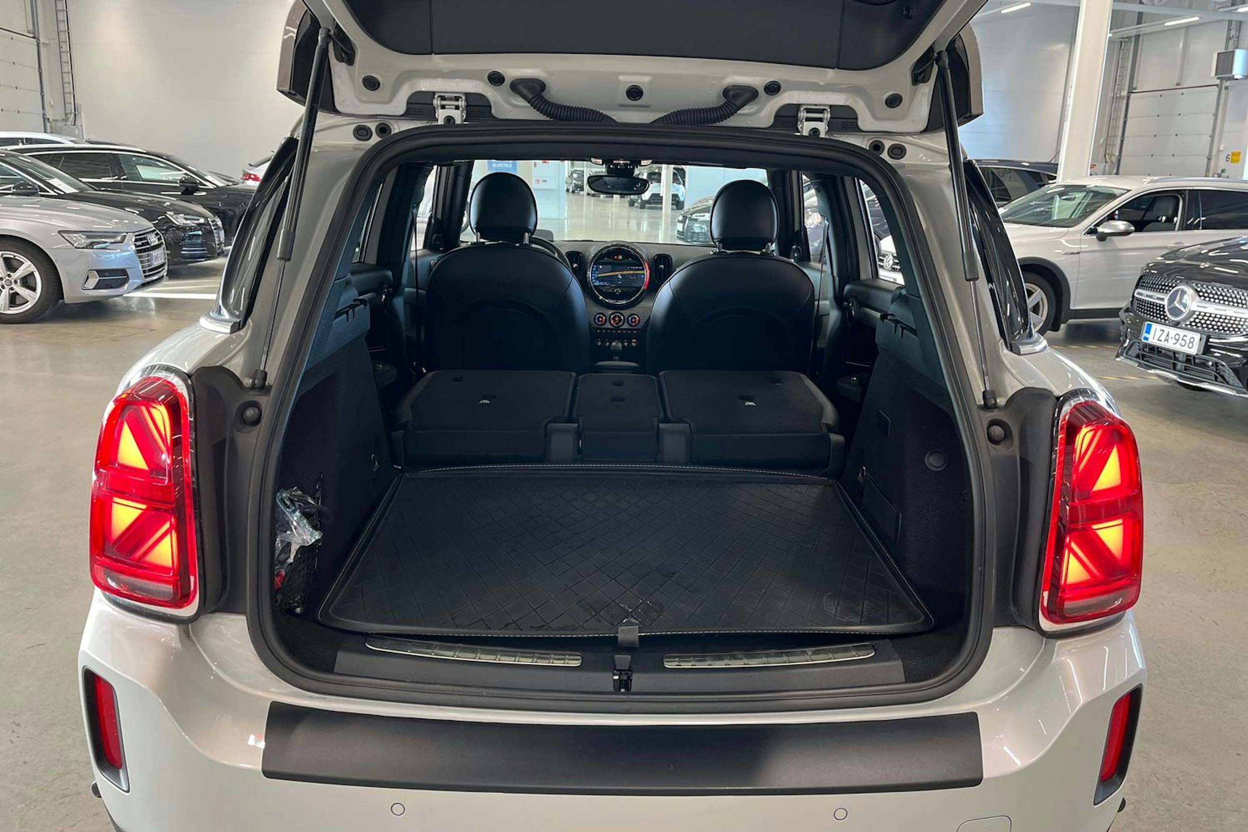 harmaa Mini Countryman 2023 kuva 18.