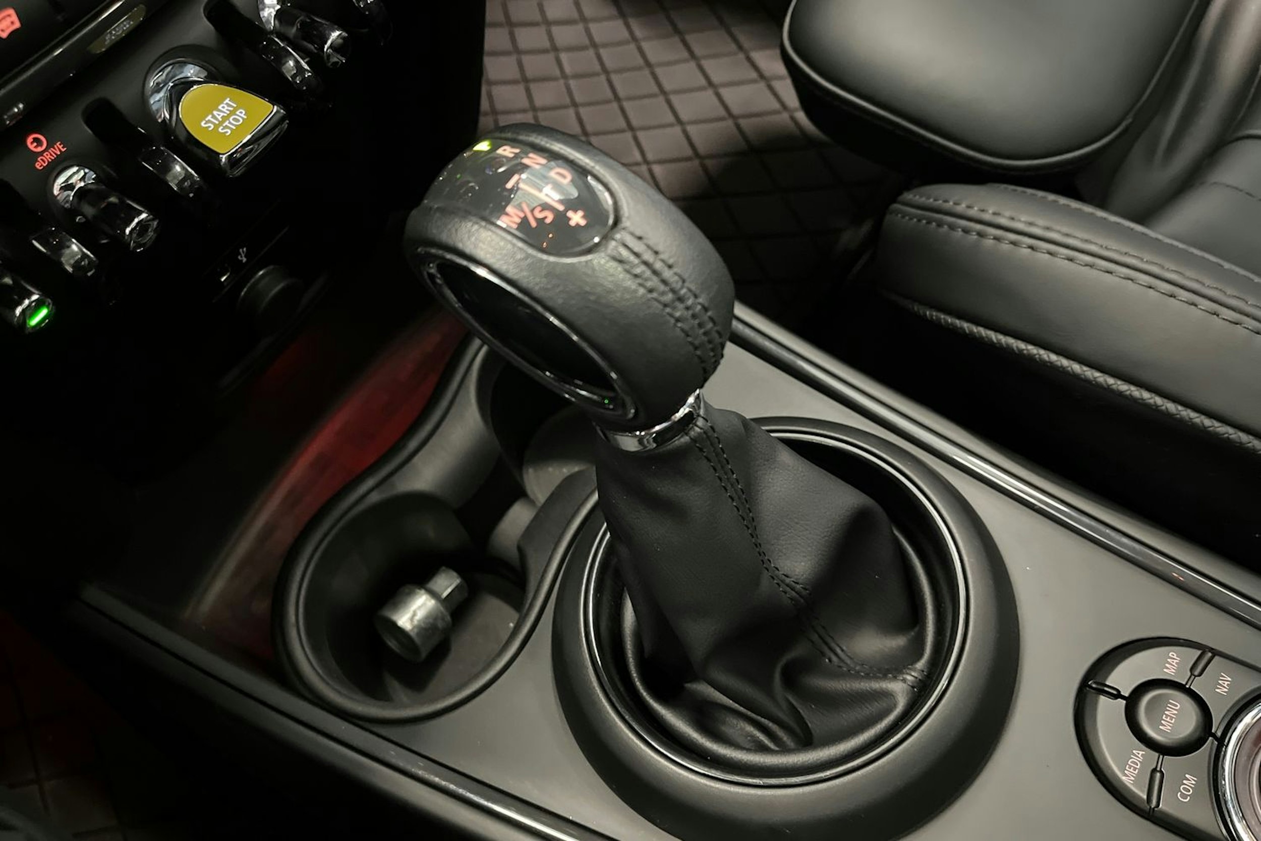 harmaa Mini Countryman 2023 kuva 28.