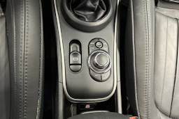 musta Mini Countryman 2023 kuva 22.
