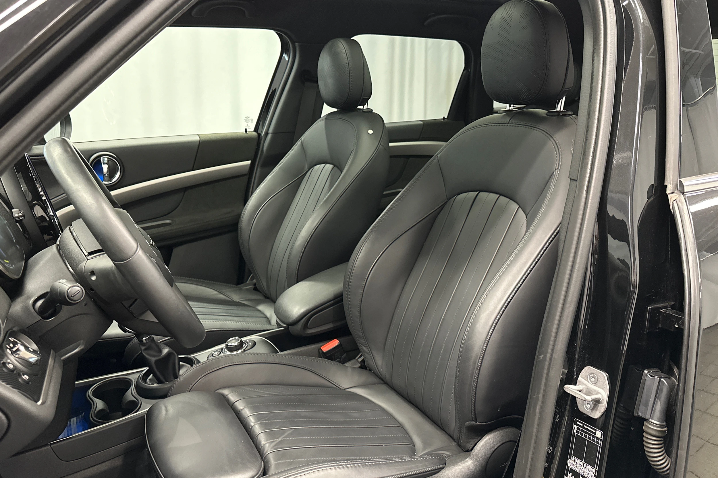musta Mini Countryman 2023 kuva 24.