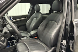 musta Mini Countryman 2023 kuva 24.