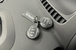 musta Mini Countryman 2023 kuva 28.