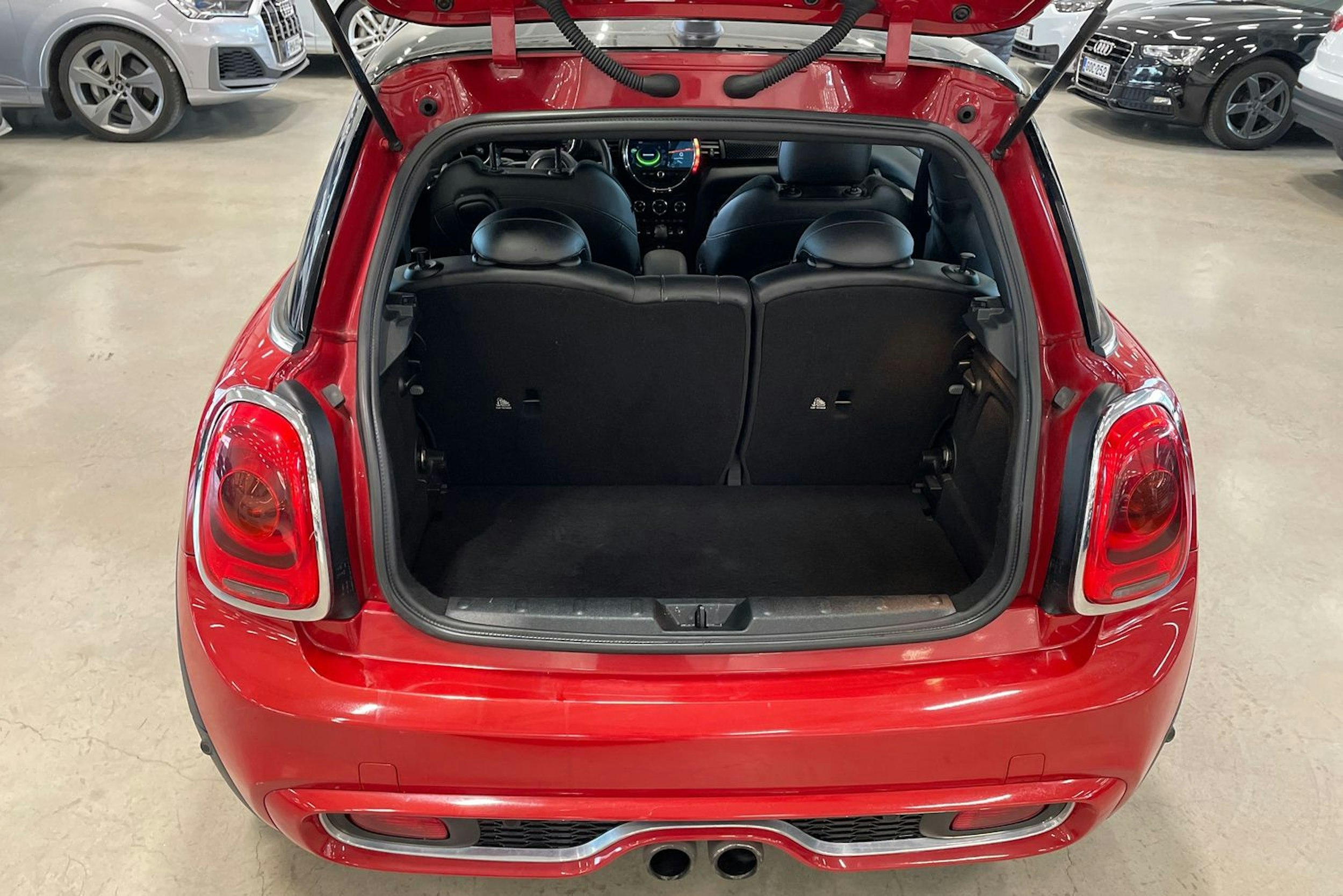 punainen Mini Hatchback 2014 kuva 21.