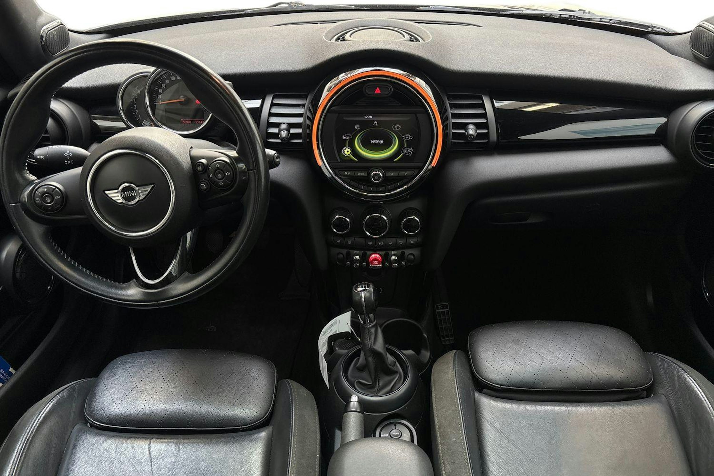 valkoinen Mini Hatchback 2015 kuva 9.