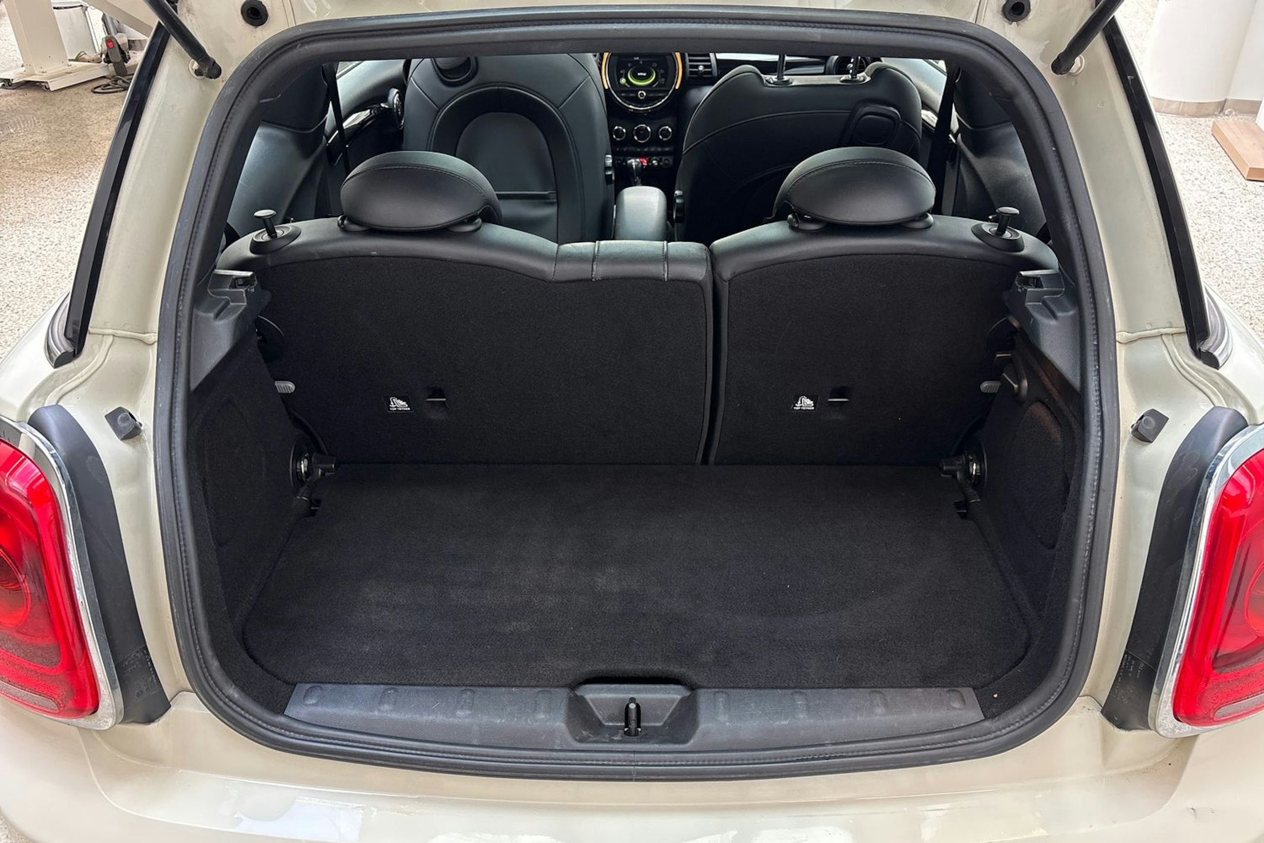valkoinen Mini Hatchback 2015 kuva 14.