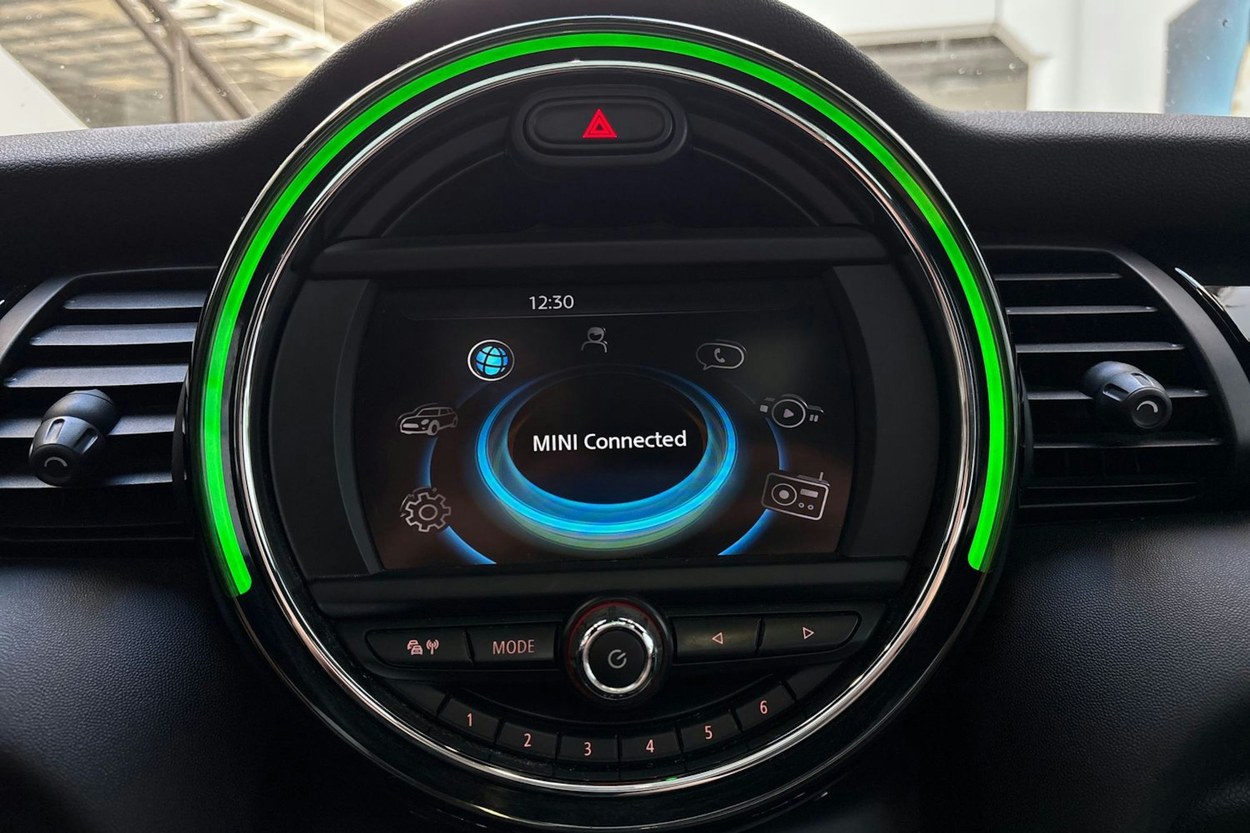 valkoinen Mini Hatchback 2015 kuva 18.
