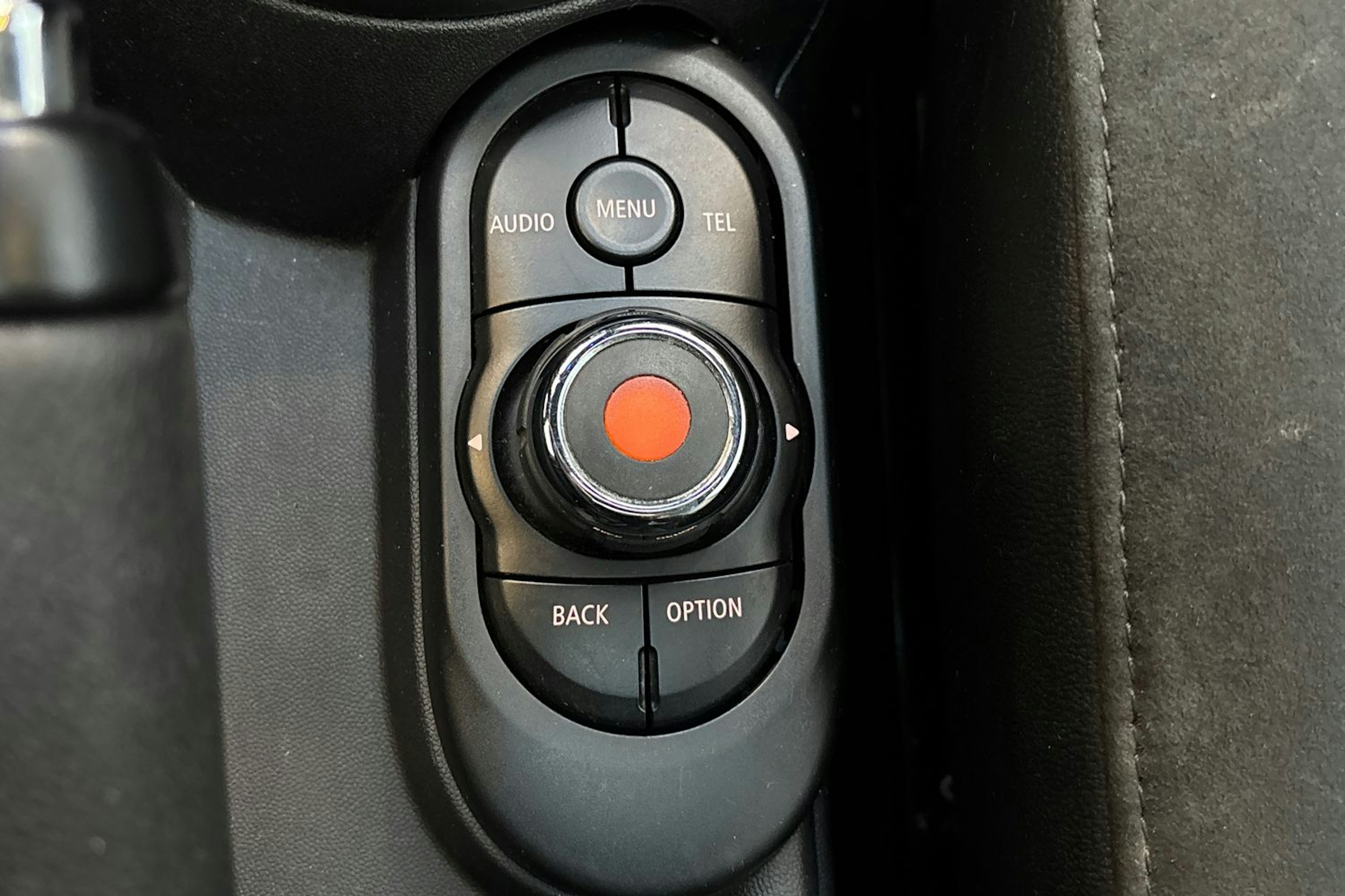 valkoinen Mini Hatchback 2015 kuva 23.