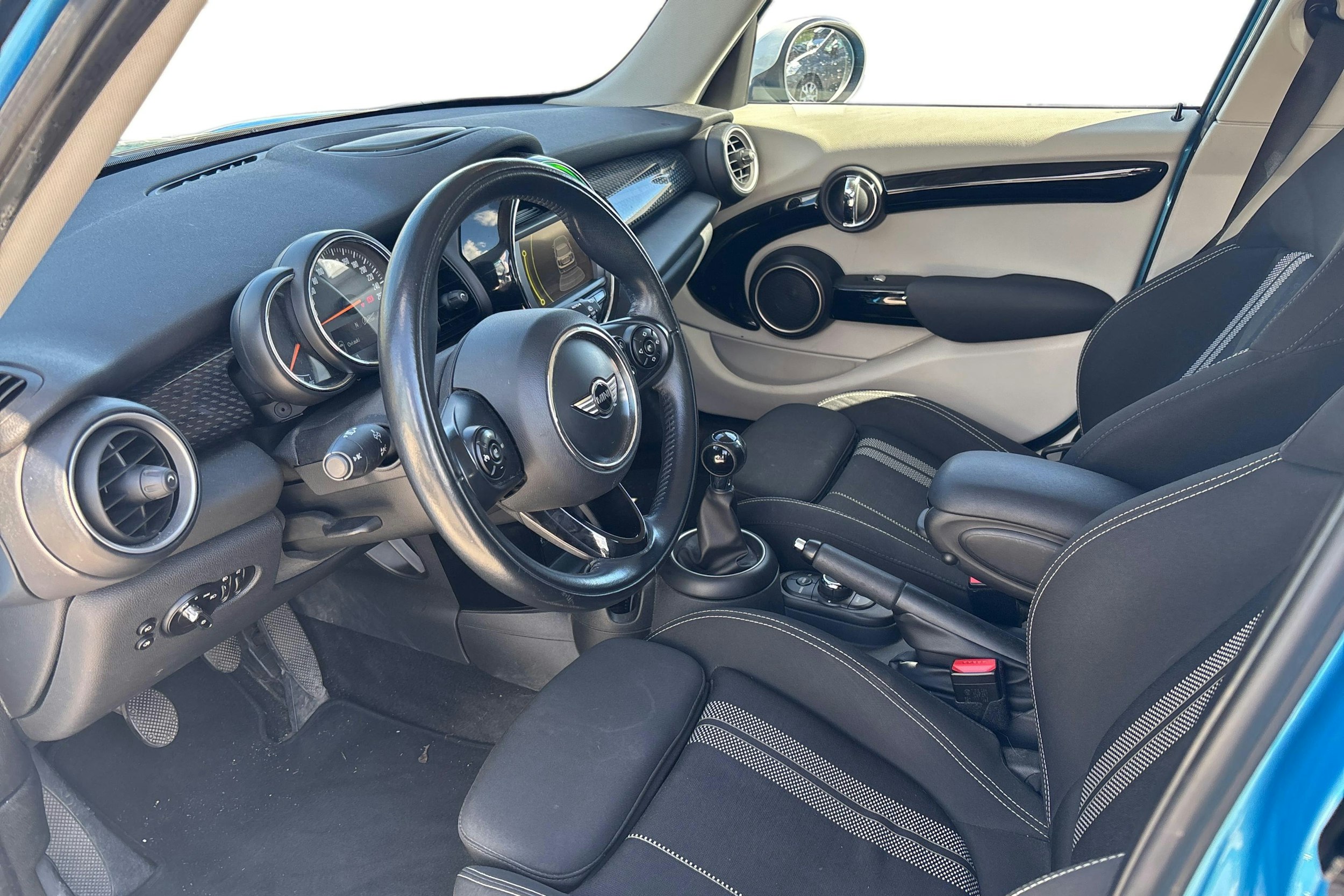 sininen Mini Hatchback 2015 kuva 4.