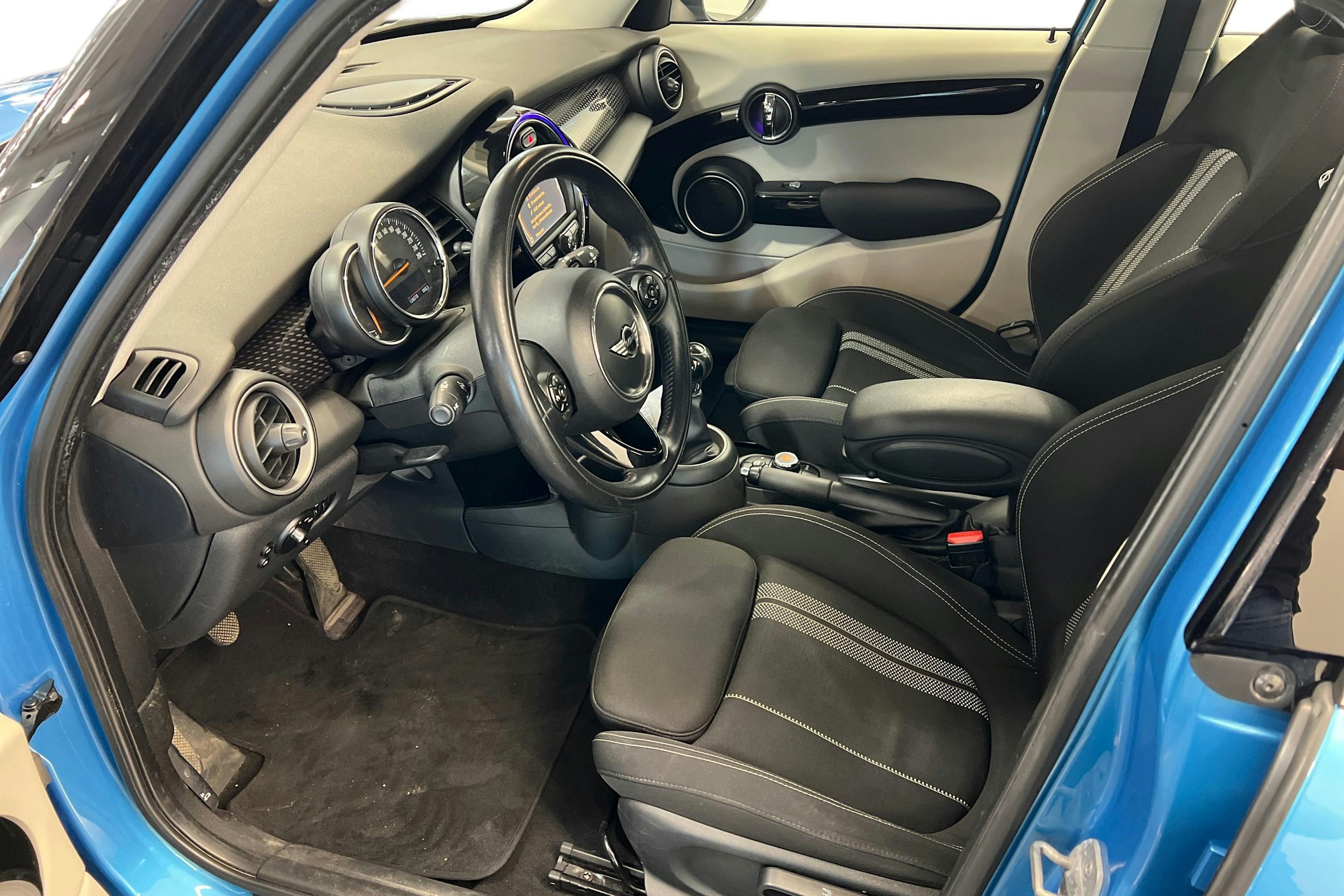 sininen Mini Hatchback 2015 kuva 7.