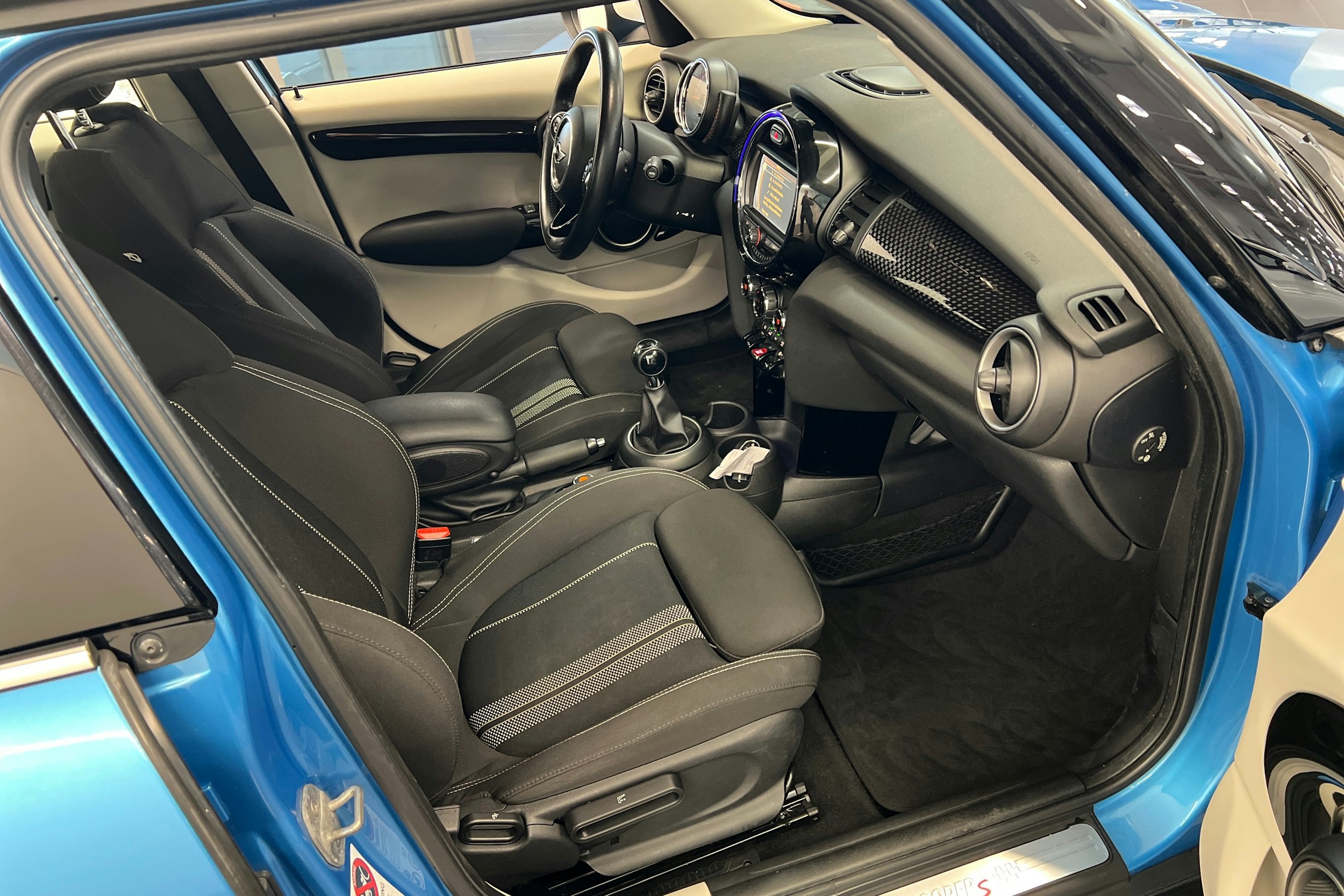 sininen Mini Hatchback 2015 kuva 16.
