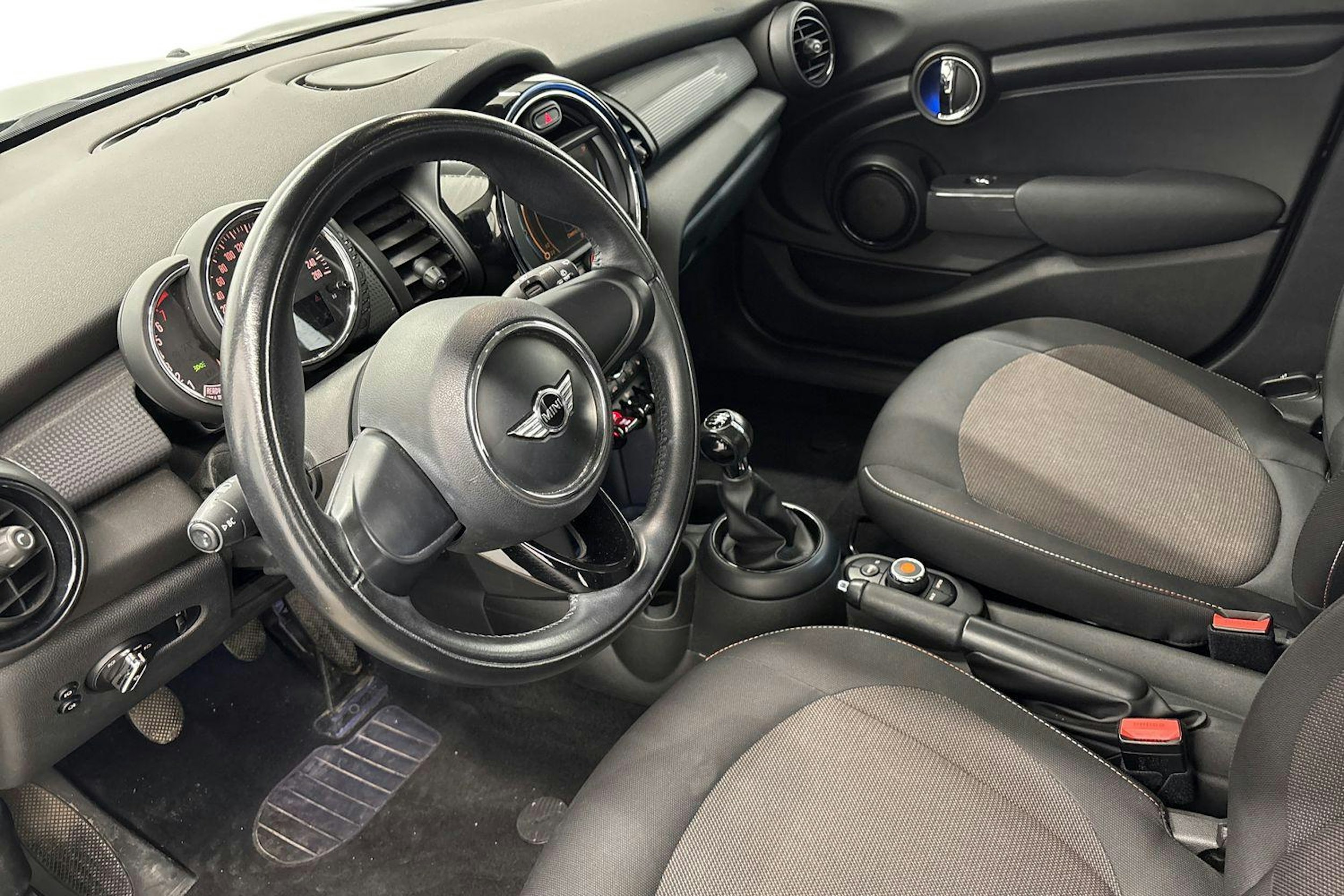 musta Mini Hatchback 2017 kuva 7.