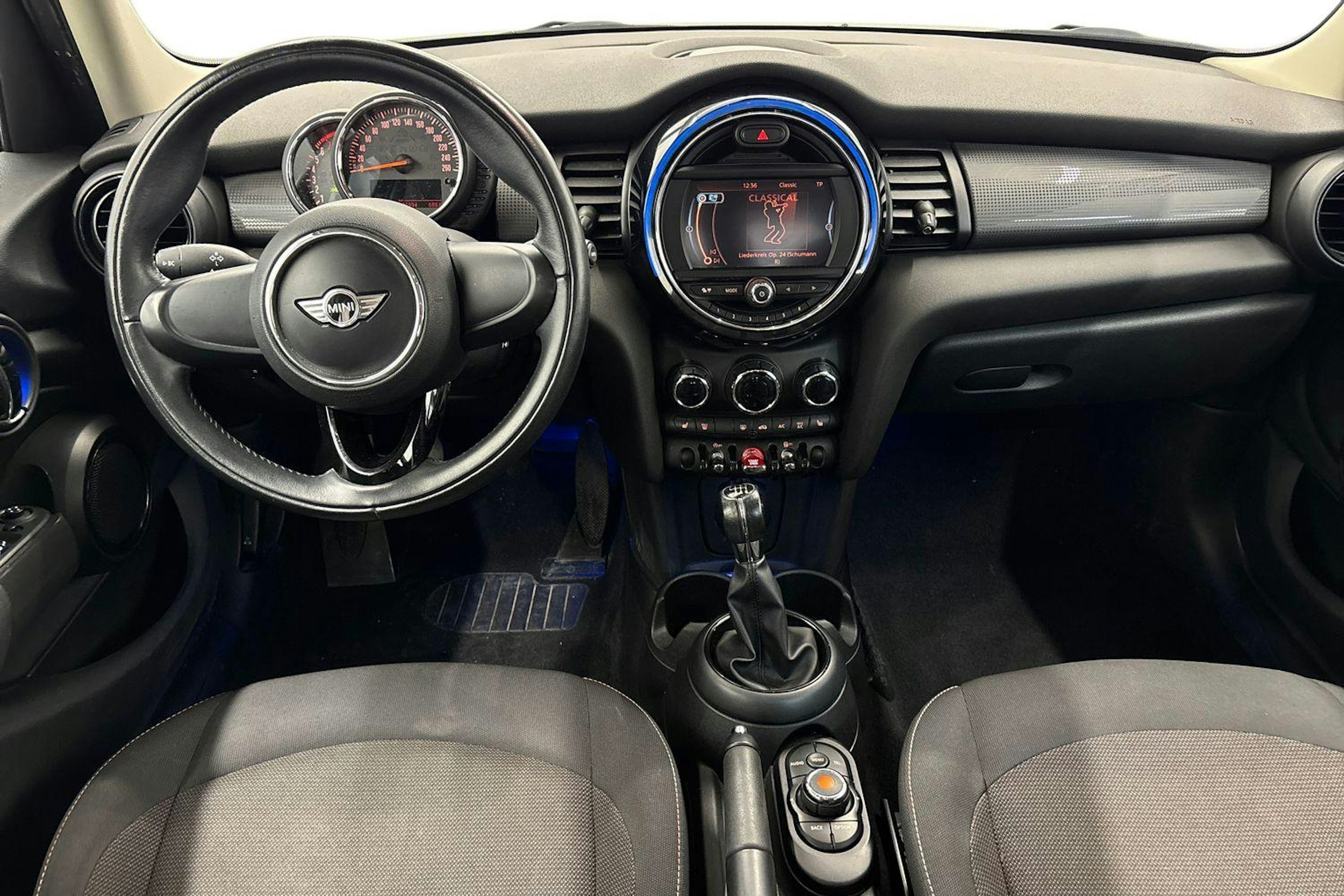 musta Mini Hatchback 2017 kuva 9.