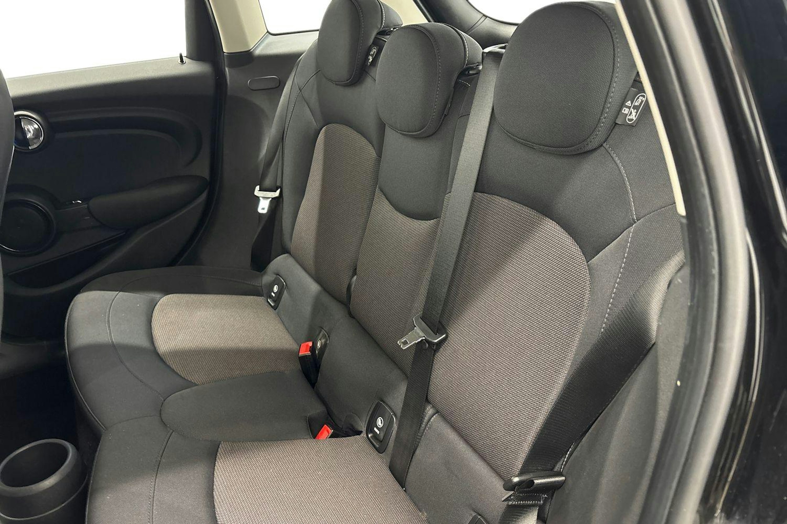 musta Mini Hatchback 2017 kuva 10.