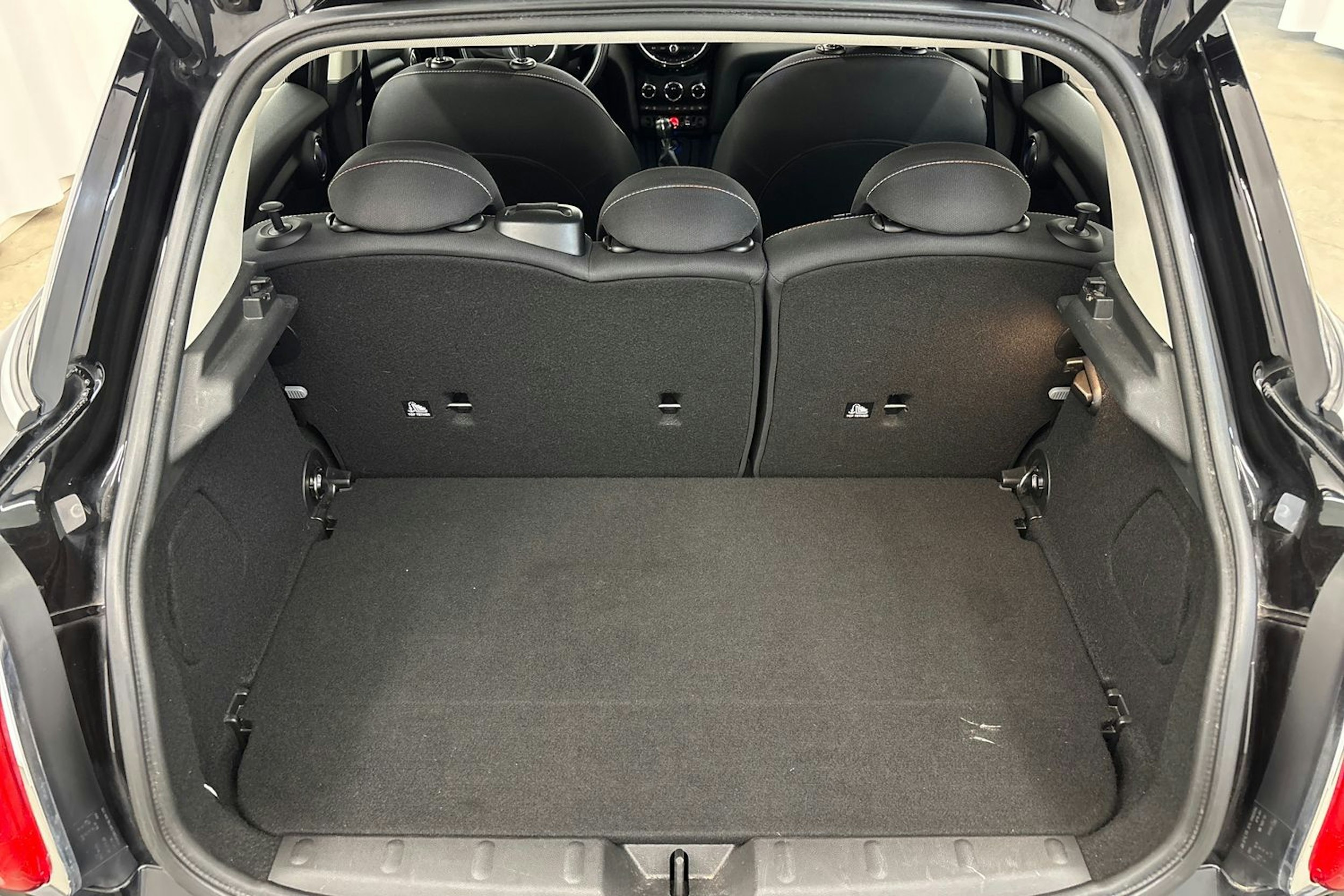 musta Mini Hatchback 2017 kuva 14.