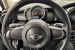 musta Mini Hatchback 2017 kuva 15.