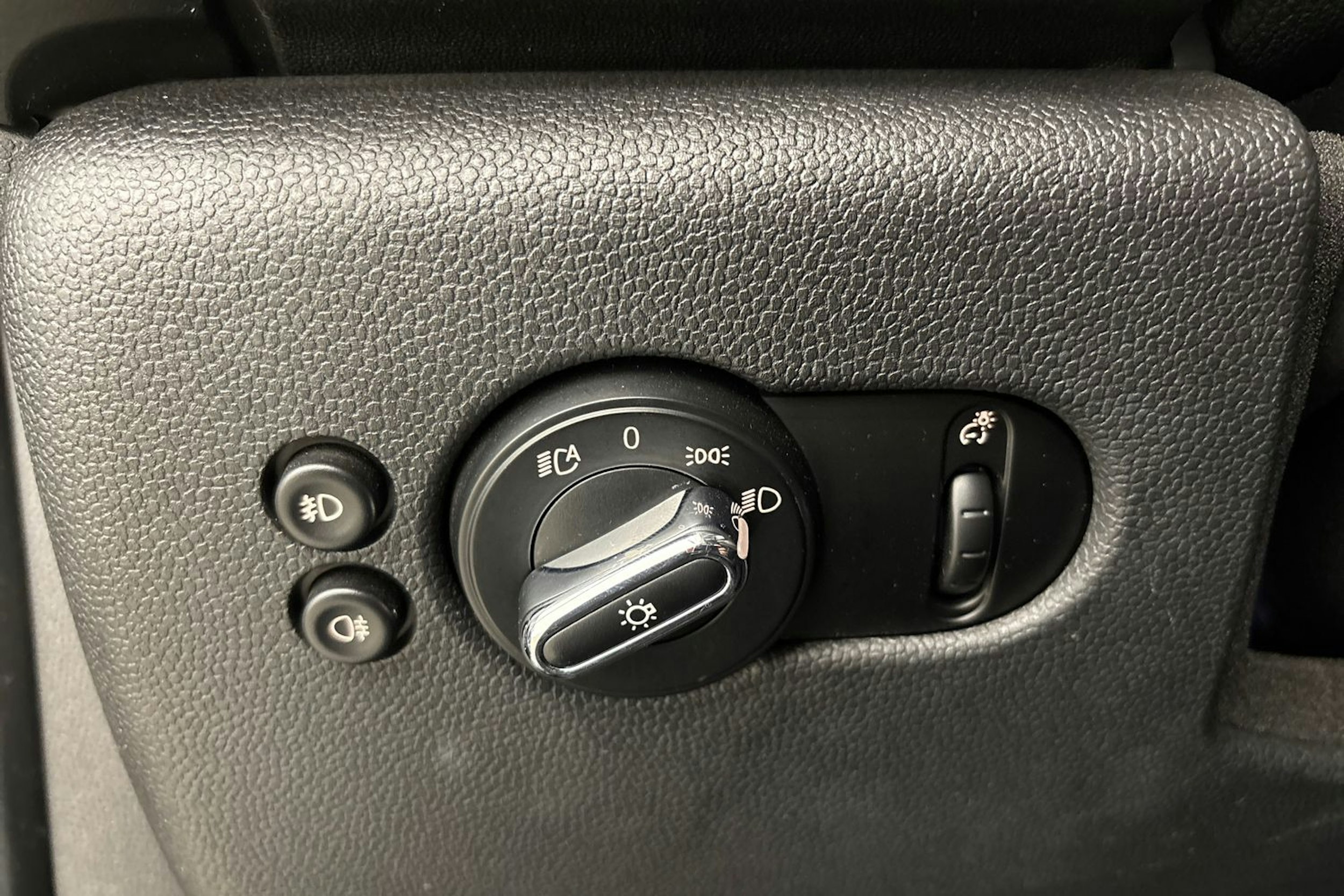 musta Mini Hatchback 2017 kuva 16.