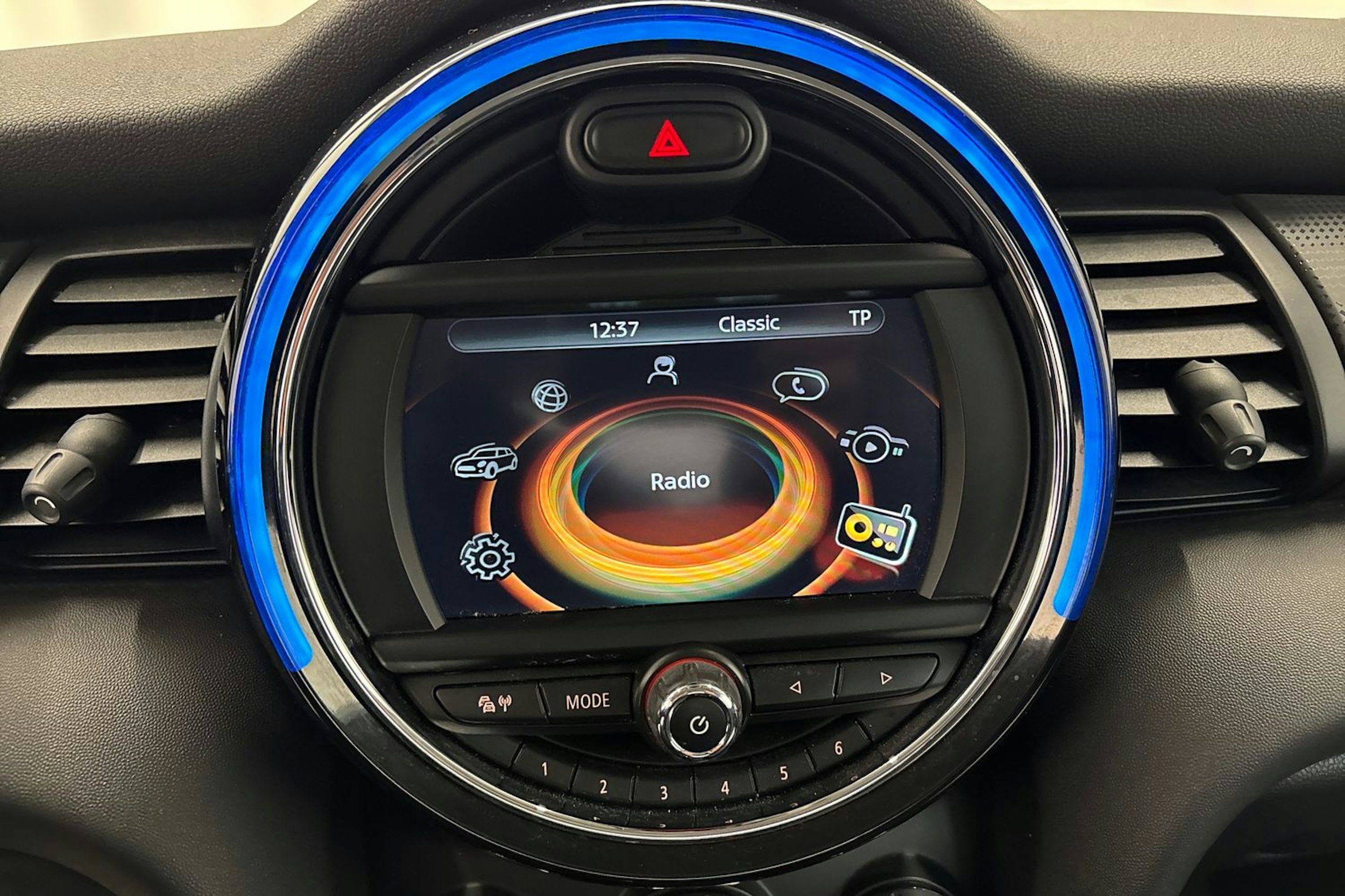 musta Mini Hatchback 2017 kuva 20.