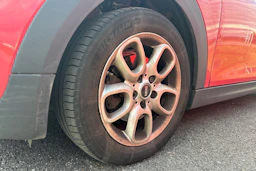 Punainen Mini Hatchback 2018 kuva 4.