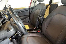 Punainen Mini Hatchback 2018 kuva 8.