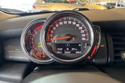 Punainen Mini Hatchback 2018 kuva 13.