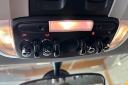 Punainen Mini Hatchback 2018 kuva 17.