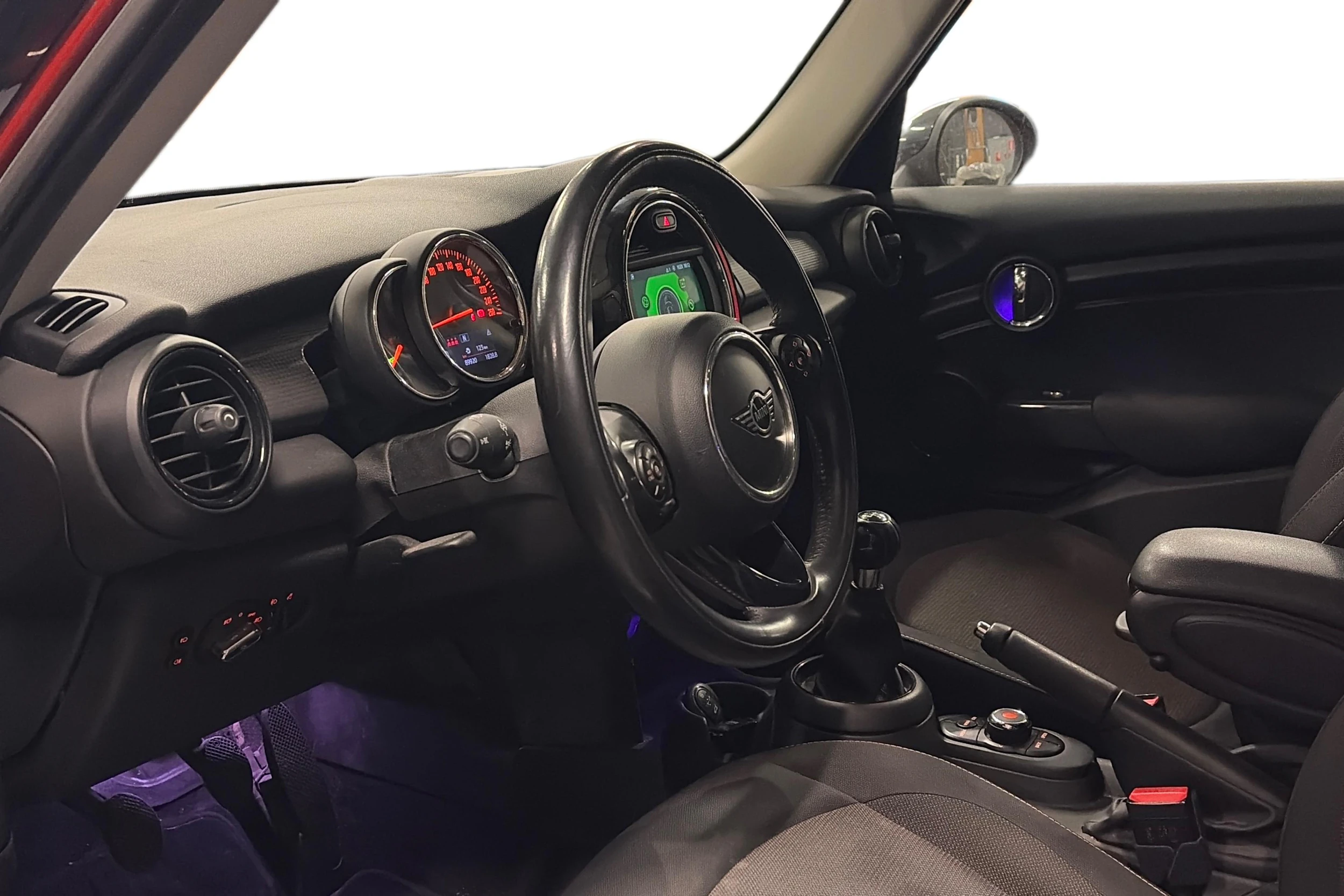 oranssi Mini Hatchback 2019 kuva 3.