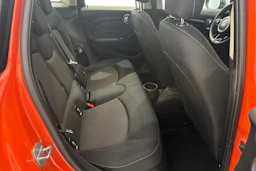 oranssi Mini Hatchback 2019 kuva 8.