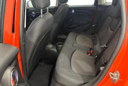 oranssi Mini Hatchback 2019 kuva 9.