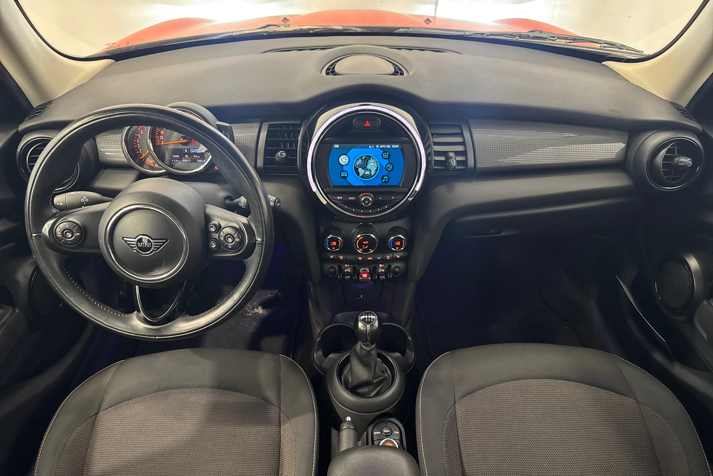 oranssi Mini Hatchback 2019 kuva 11.