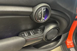 oranssi Mini Hatchback 2019 kuva 13.