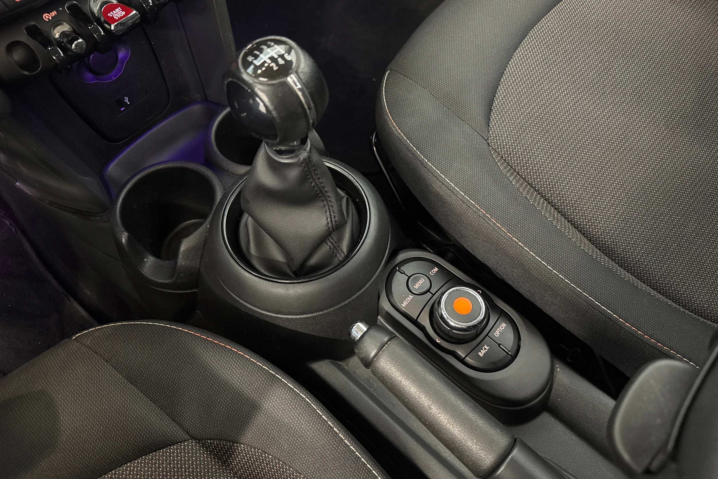 oranssi Mini Hatchback 2019 kuva 15.