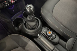 oranssi Mini Hatchback 2019 kuva 15.