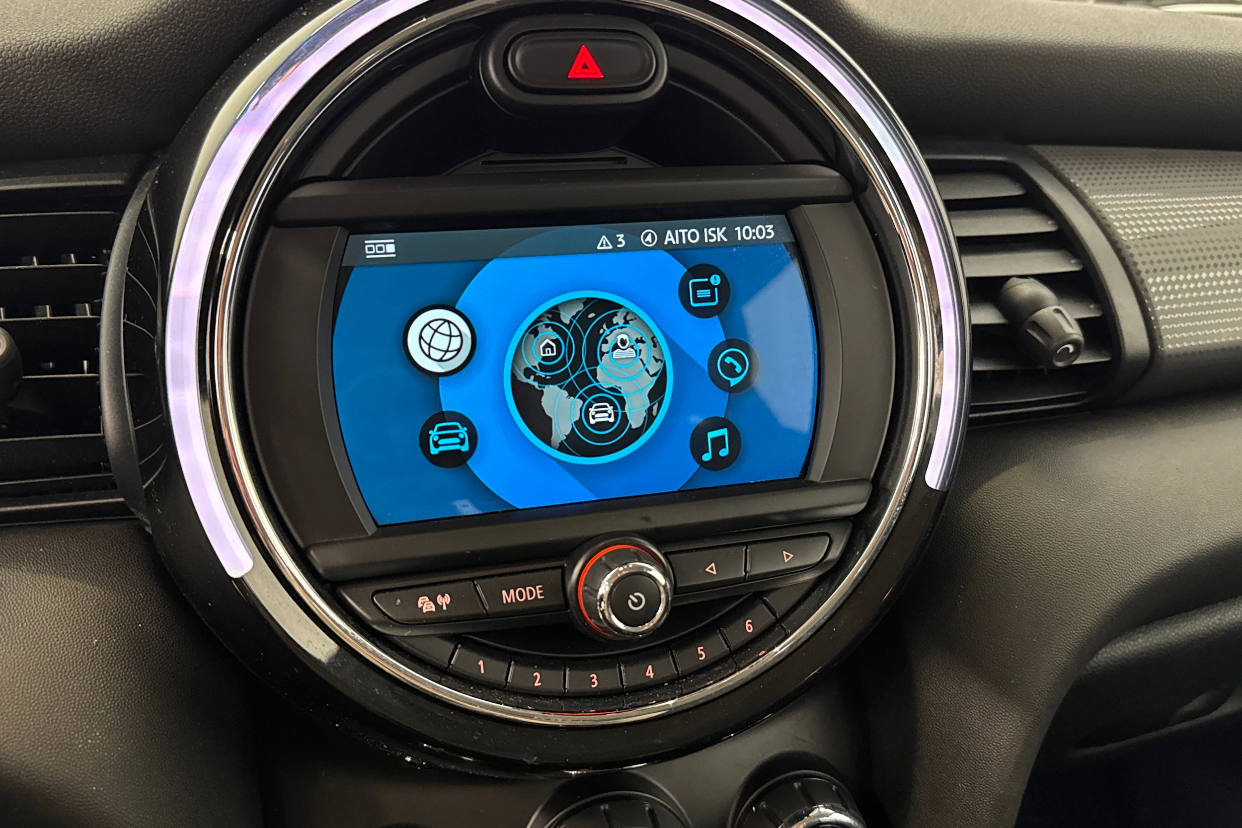 oranssi Mini Hatchback 2019 kuva 17.