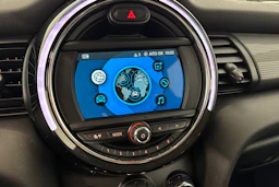 oranssi Mini Hatchback 2019 kuva 17.