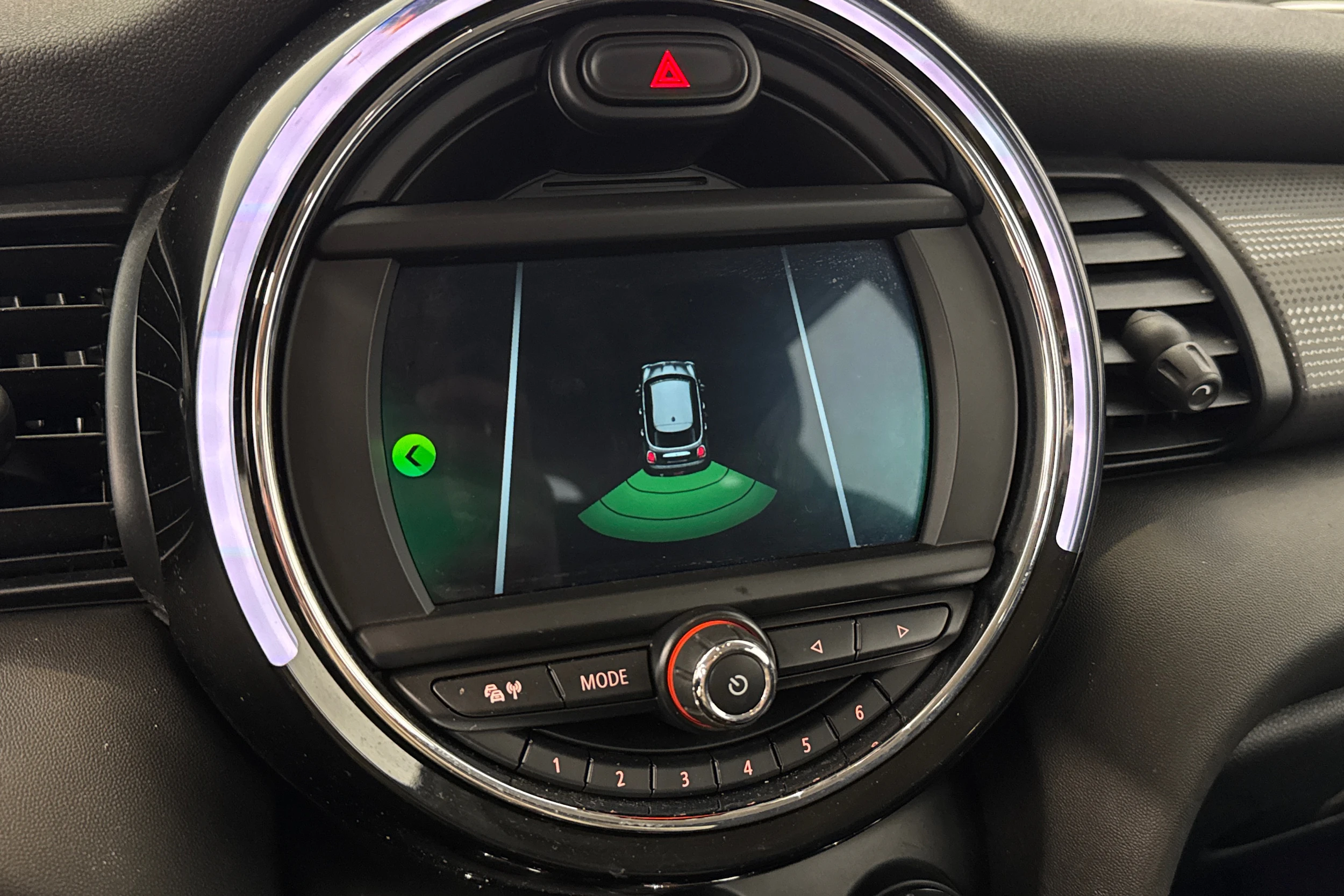 oranssi Mini Hatchback 2019 kuva 18.