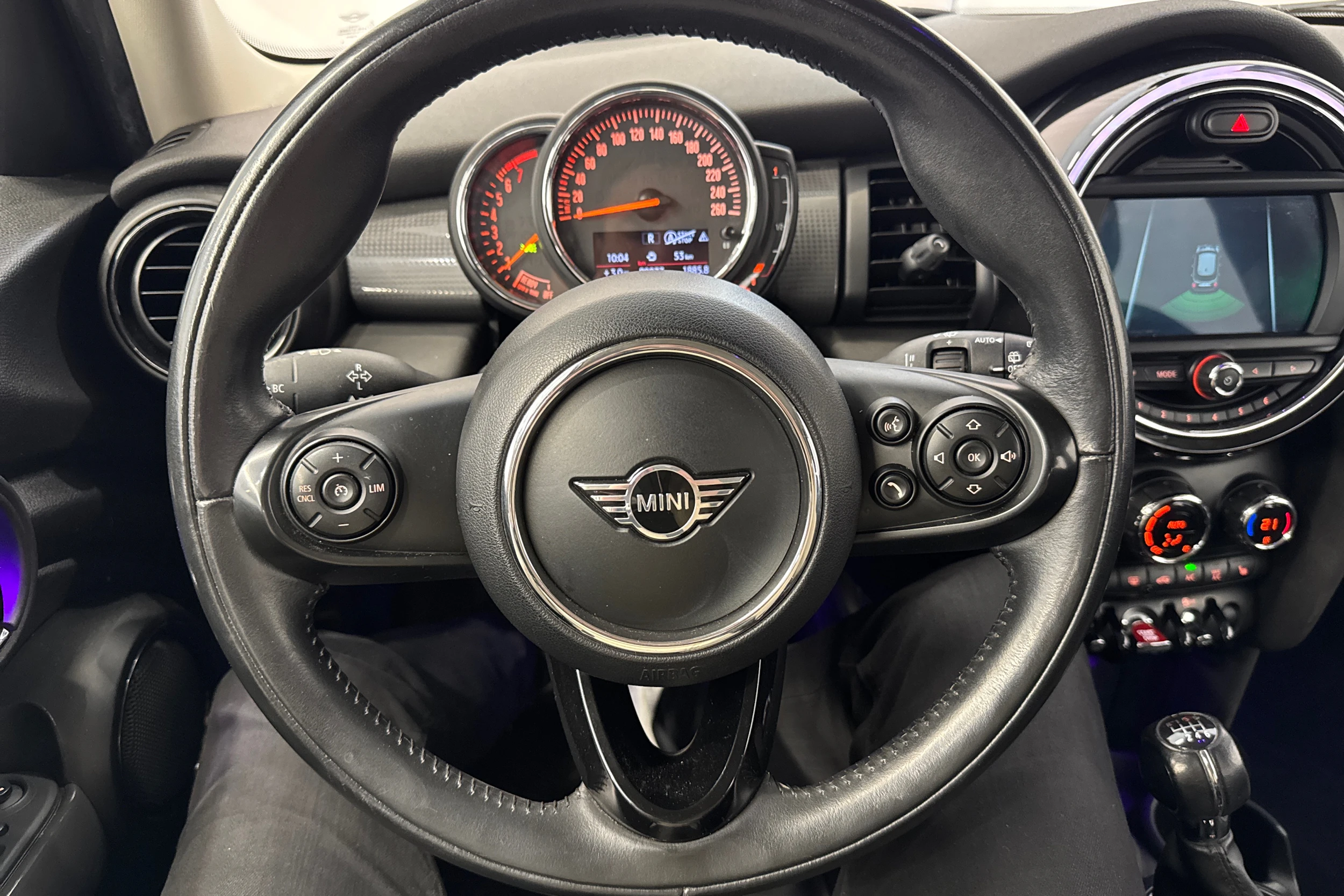 oranssi Mini Hatchback 2019 kuva 19.