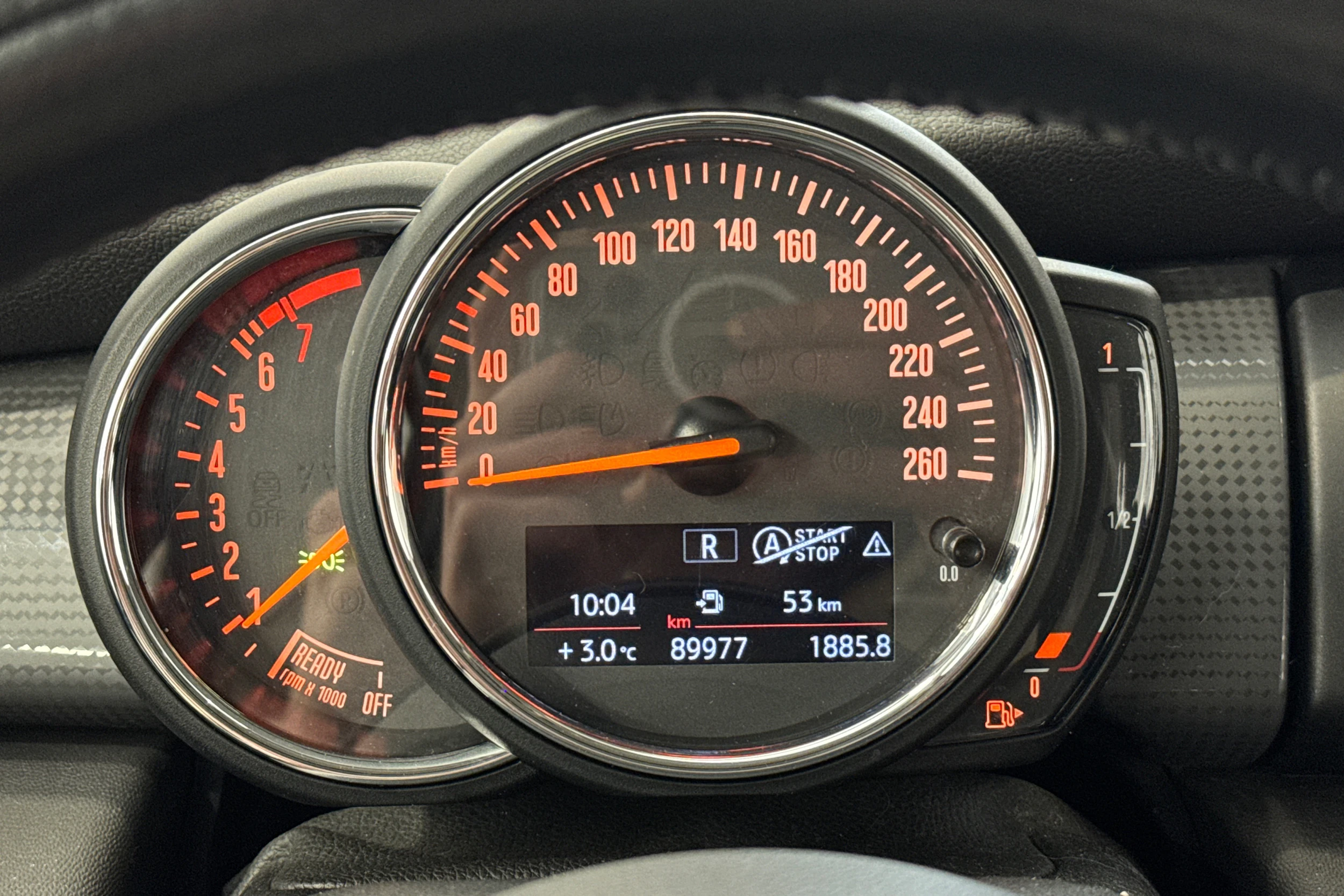 oranssi Mini Hatchback 2019 kuva 20.