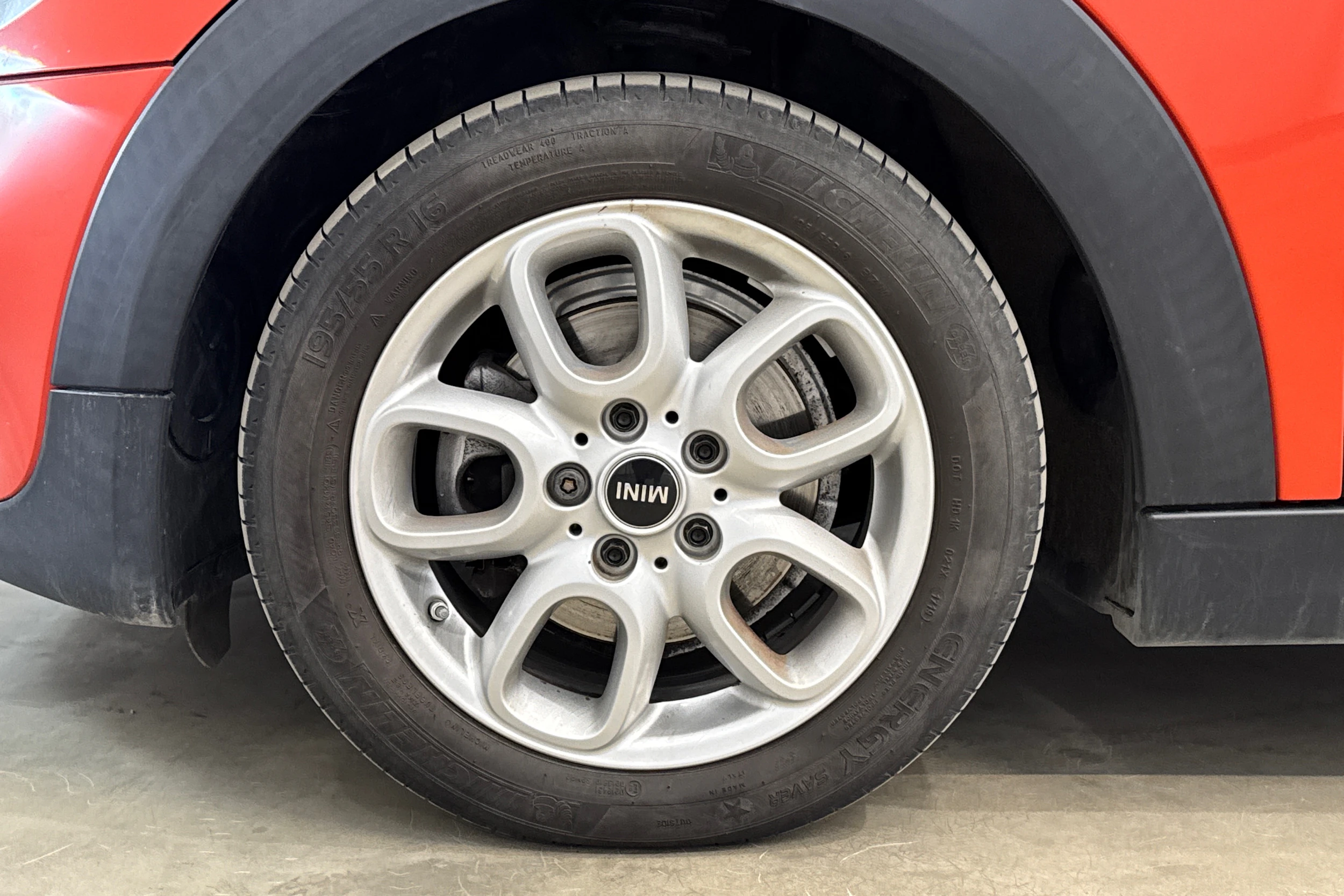 oranssi Mini Hatchback 2019 kuva 22.